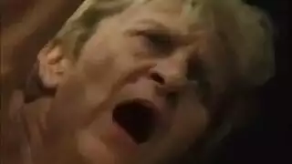 ينيك حبيبته وراء الصخره