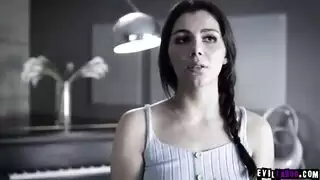 افلام سكس الخادم تلحس وتمص لبن