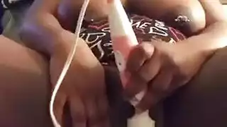 الوحش الأسود يضاجع فمها وفرجها وطيزها