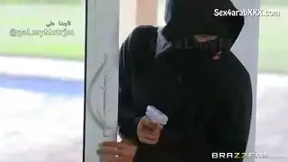 صراخ وقذف: قصة رعب في عيد الحب