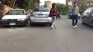 إغراء علني: تصوير طيز حجابة مثيرة في وضح النهار