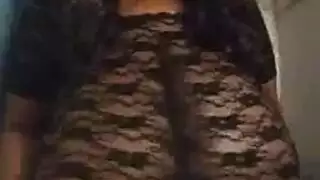 قهوة سريعة قبل أن تأخذ السمراء قذفتين