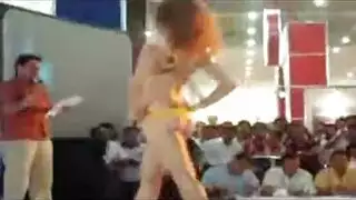 ممارسة الجنس الفموي مع طالبات نائمات