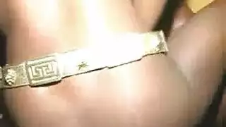 وضعية الكلب بين الأعراق: شاب أسمر هواة ينيك الفتاة السوداء بعمق