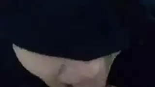 حركة إباحية: منتقبة تُمارس الجنس الفموي وتُمنى بالقذف العميق في مهبلها