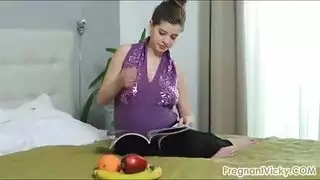 إباحية قديمة: جدة متسعة بعد جماع جماعي