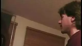 مشهد إباحي صريح: رفعها ودك جسدها الساخن مع أنات شديدة