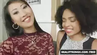 بنت تنيك زوج امه