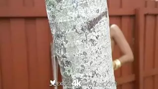 يطلب مني جارتي أن يمارس الجنس معها عندما تبقى في المنزل وحدي