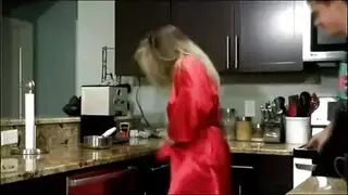 خيال زوجة الأب شريط جنس صريح