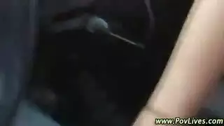 مطيع بالإصبع شقراء في سن المراهقة والحصول على أصابع الاتهام