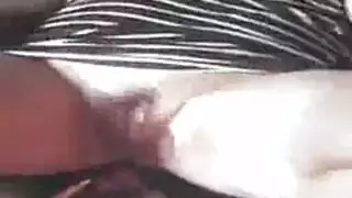 ميلف مثيرة تخلع بنطالها الكاكي وتستمني وحيدة في كل غرفة