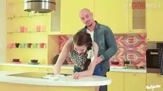 التحرش بامه فى المطبخ