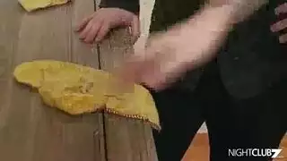 سكس زوجة الاب أثناء غيابه ف المطبخ من طيزها