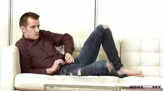 سيدة ناضجة ممتلئة الجسم في خيال إباحي صريح