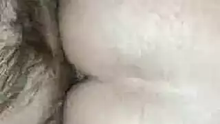 مضيفة طيران مخمورة تحصل على فعل قوي في الميل العالي