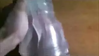 العروس العذراء تلعب بهزازها