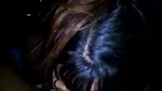 شاب مراهق يجمع ثلاث بنات مراهقات في السرير