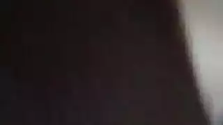 ميليسا تحصل على قضيب شيطان قرني مثار في جلسة الكرسي المبللة