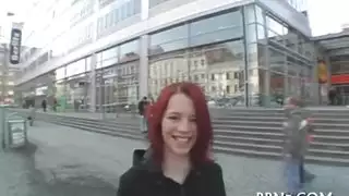 أنين عاهرة صاخب أثناء تعدد الاختراق الصريح