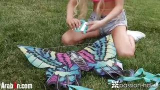 جلسة نيك مراهقة في الأماكن العامة – فعل إباحي كامل