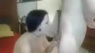 تحقيق خيالها: أول اختراق مزدوج لزوجة مثيرة مع زوجها وشاب