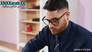 عاهرة عالمية تحصل على زبر ضخم كهدية