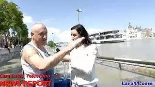 فتيات جامحات بأحزمة على شكل قضيب يمارسن الجنس ويبلغن معاً