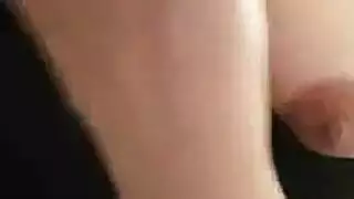 بنت تمارس العادة السرية بزب بلاستيك