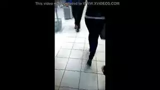 سوبر حار الكرتون امرأة سمراء فاتنة مع الشعر الأحمر على وشك اللعب مع كس حلقها