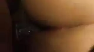 الفتاة السمراء المراهقة الشهوانية تطلب لسان الرجل الأسود وجنس عنيف