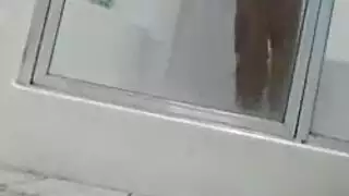 الكلبة تتعرض ثقوبها للتحطيم الإباحي العنيف