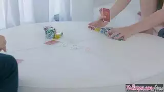 انسحبت، والآن حان وقت القذف داخلها