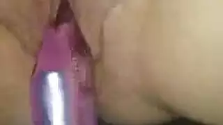 توصيل إباحي: فرج نويل شارب يُضرب بقوة على الكاميرا