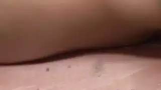أول ظهور إباحي عنيف: لسان ووجه ميا ميا يبتلعان المني