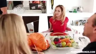 يتمتع بيوم تركيا الممتع