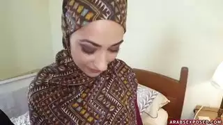 هذا الفرج المحجبة مفتوح للعمل لا حاجة للنقود