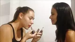 ثنائي سحاقي مثير في فعل لحس مهبل صريح
