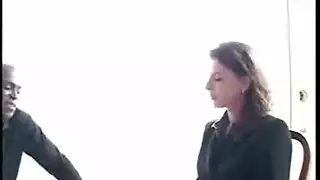 يدخل علىامه ويلحس كسها