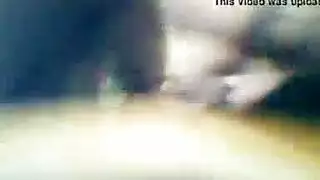 شقراء حارقة تمص بقذارة وتتلقى حمولة ضخمة