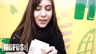 فتاة شرق أوسطية تتعرض لجماع شرجي قاسٍ