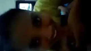 مرح عاري في المسبح: جماع علني وقذف داخلي