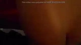 خبيرة المؤخرة الوردية الكبيرة تعلّم أسرار الضرب في فيلم إباحي صريح