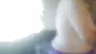 شعر كاندي لين الأحمر وفرج جينا الصغير الضيق في جنس جماعي مغمور بالشمس