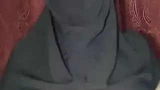 مقطع إباحي: جمال عربي يتلقى ضربات على ثدييها الكبيرين وحلماتها الداكنة