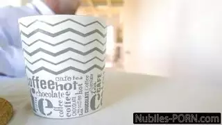 بنت و شب يعملون سكس بدون اي ملابس داخلية ويمصون شفايف بعضهم