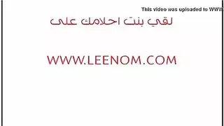 رقصة مثيرة لامرأة مصرية ناضجة تتحول إلى جماع جماعي