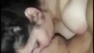 فتاة مصرية تأخذ قضيبًا صلبًا في مهبلها الضيق – حركة إكس إكس إكس