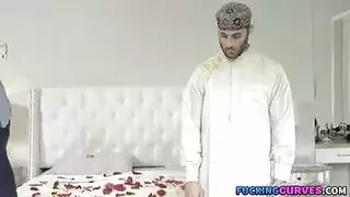 إباحي صريح: نيك سعودي متوحش يهيمن على محجبة مصرية