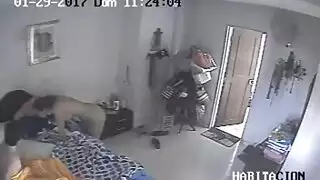 عدسة سرية تلتقط مشهد مص النظارات المصقولة